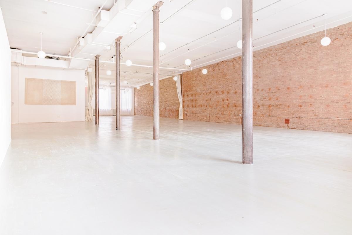 Exposed Brick Loft is Pop-Up Event Space with Rooftop is raw space that is perfect for productions, photoshoots, Mitzvahs, weddings, runway shows, corporate events and more. Near Union Square