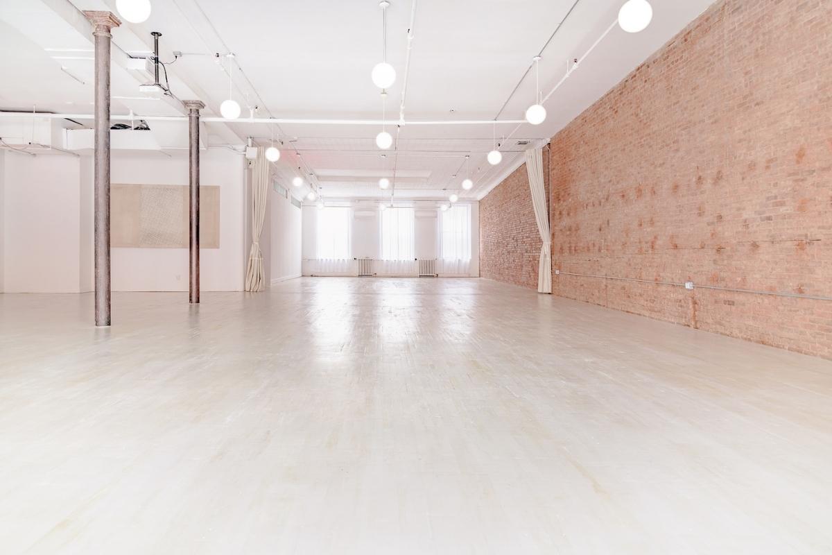 Exposed Brick Loft is Pop-Up Event Space with Rooftop is raw space that is perfect for productions, photoshoots, Mitzvahs, weddings, runway shows, corporate events and more. Near Union Square