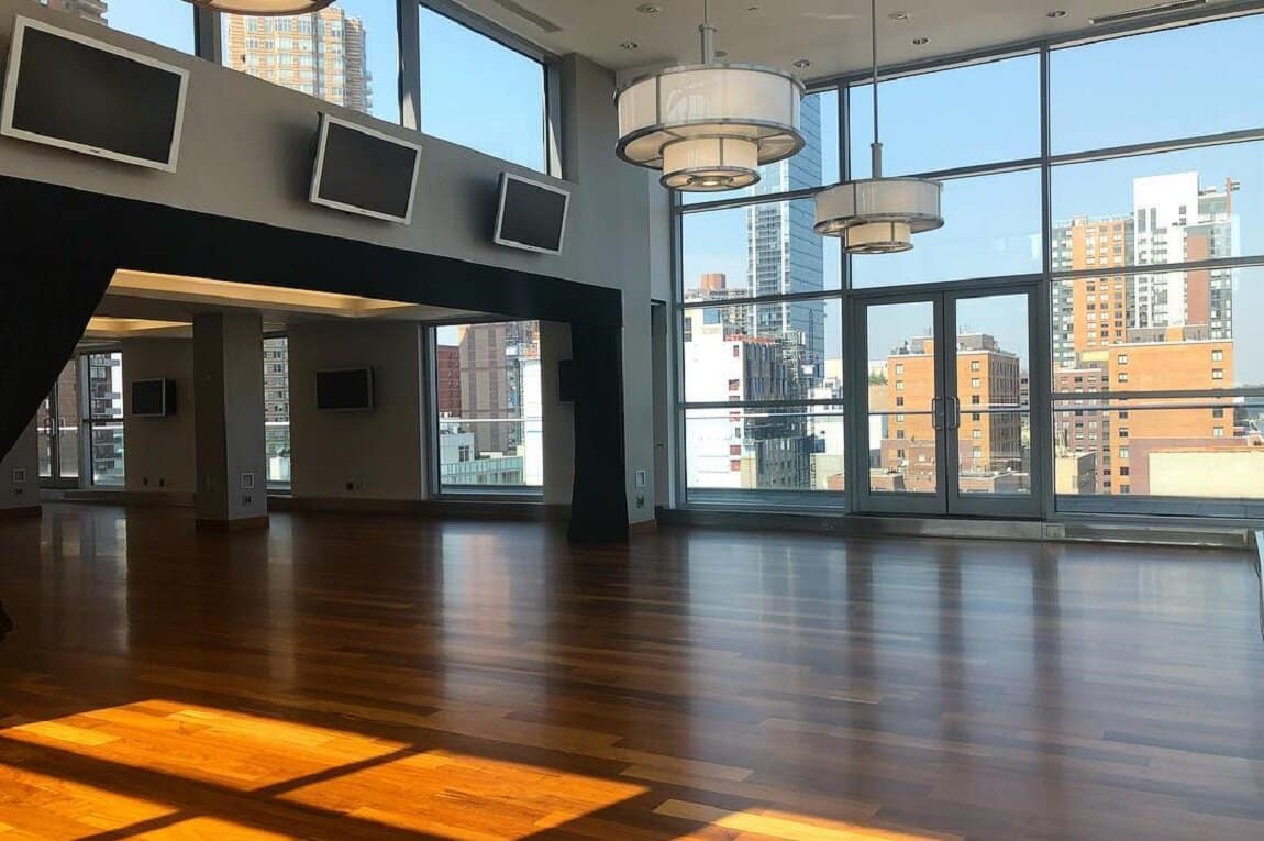 Midtown Penthouse event space offers gorgeous 360-degree views of the New York skyline and hudson River