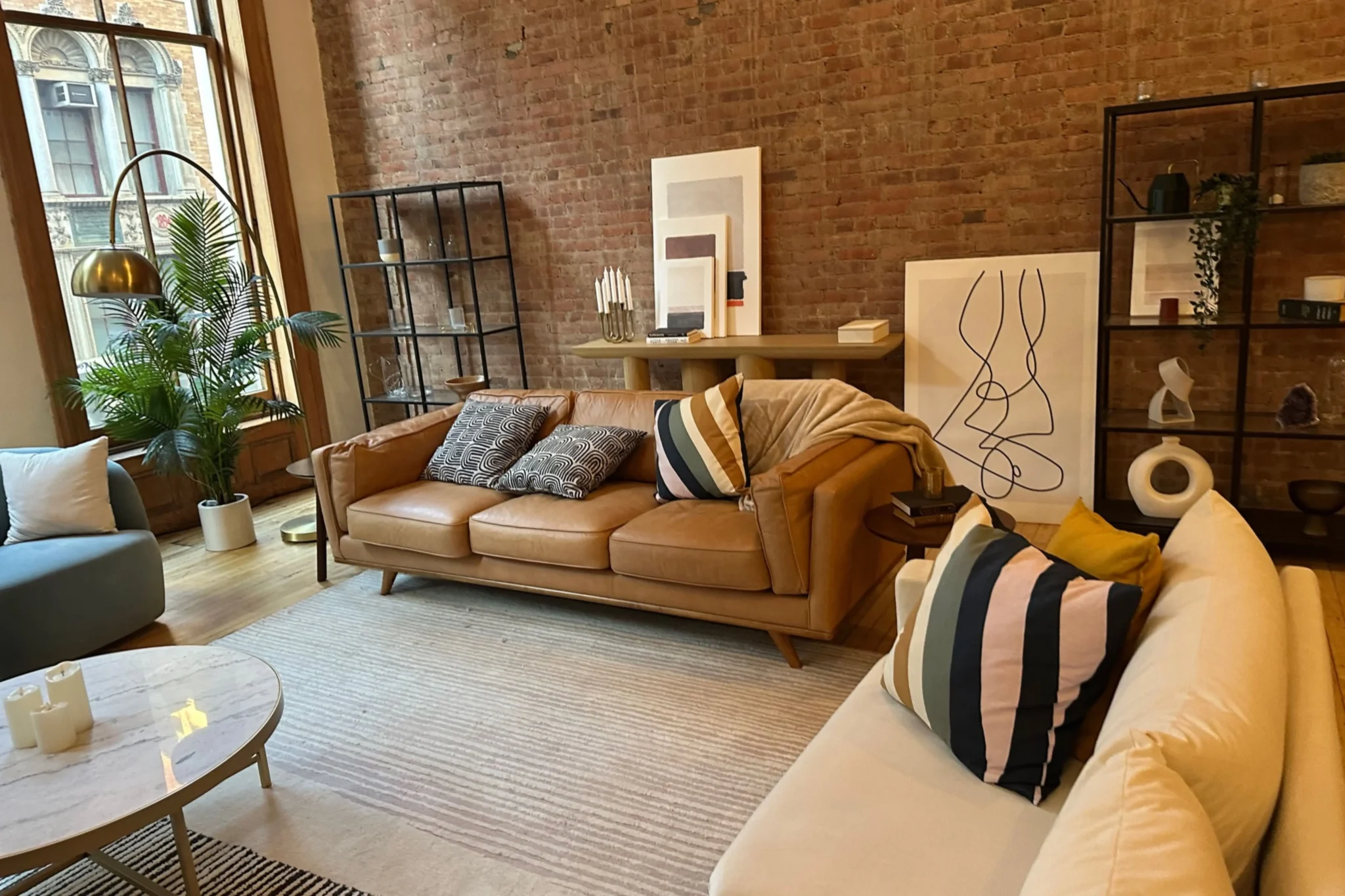 Daylight Brick Loft with Chef's Kitchen - Event Spaces New York