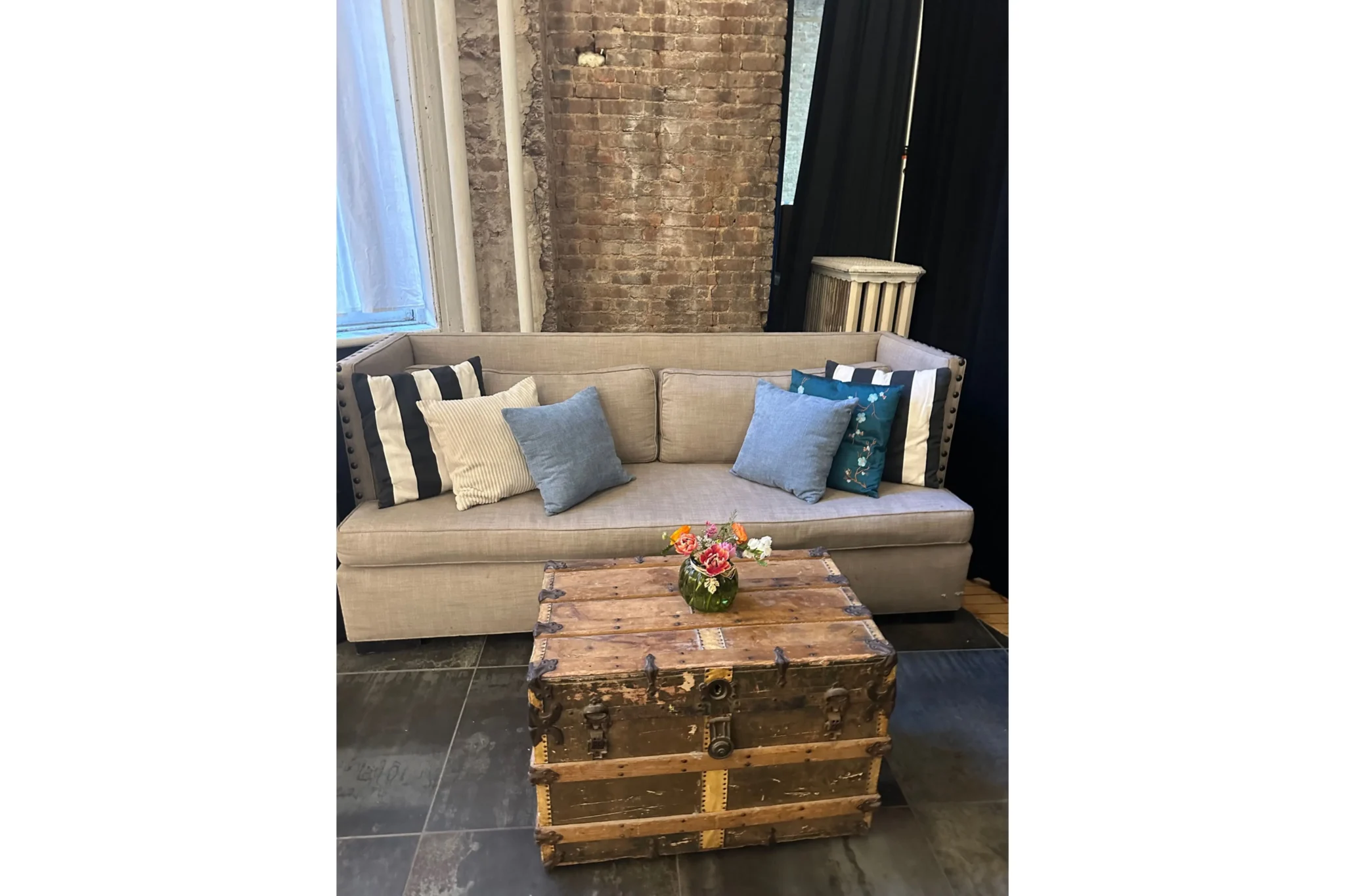 Daylight Brick Loft with Chef's Kitchen - Event Spaces New York