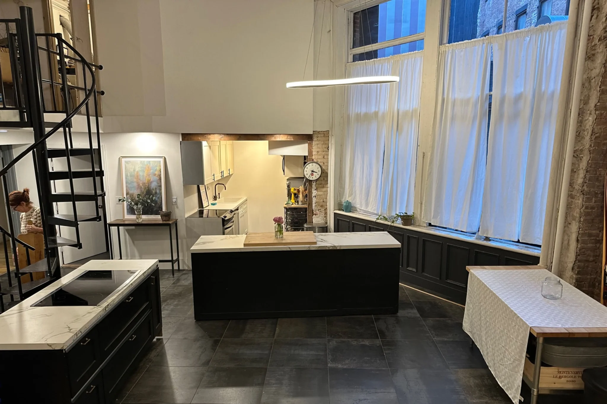 Daylight Brick Loft with Chef's Kitchen - Event Spaces New York