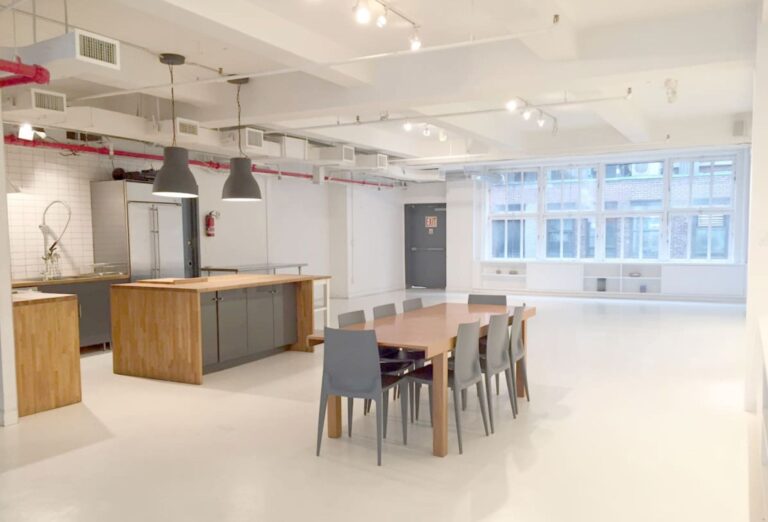 Midtown Loft is designed for uses of showroom rentals product launches, offsite meetings and trunk shows and is in the heart of midtown.