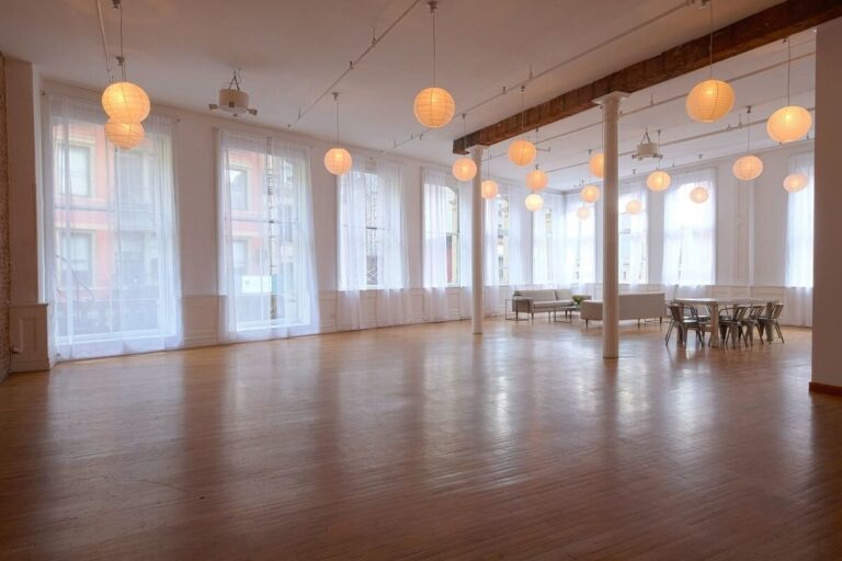 Corporate Event Space is an elegant 4,000 sq. ft. Daylight Studio with 14-foot ceilings, 16 east and south facing windows, and 2 working kitchens. The event space rental is perfect for film and photo shoots, corporate and culinary events, private parties marriages and more.