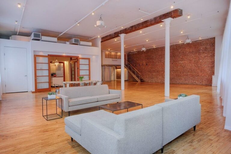 Corporate Event Space is an elegant 4,000 sq. ft. Daylight Studio with 14-foot ceilings, 16 east and south facing windows, and 2 working kitchens. The event space rental is perfect for film and photo shoots, corporate and culinary events, private parties marriages and more.