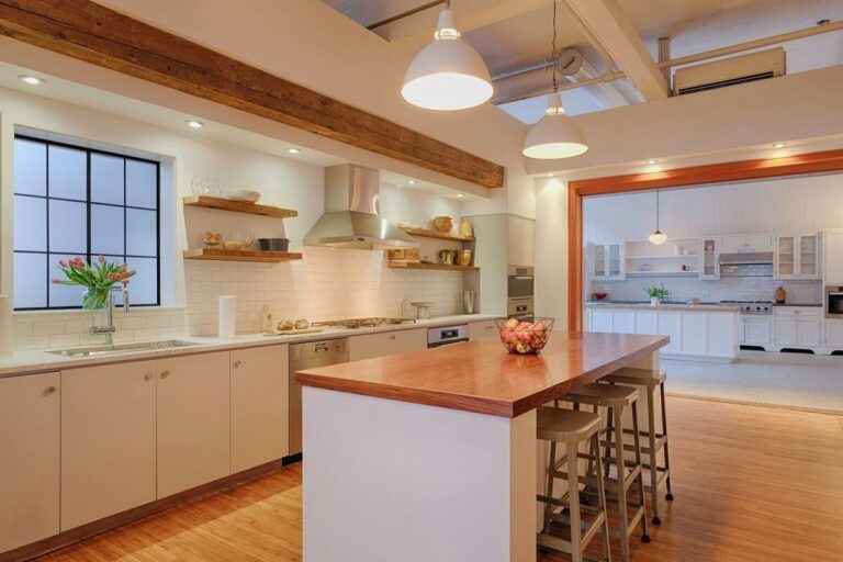 Corporate Event Space is an elegant 4,000 sq. ft. Daylight Studio with 14-foot ceilings, 16 east and south facing windows, and 2 working kitchens. The event space rental is perfect for film and photo shoots, corporate and culinary events, private parties marriages and more.