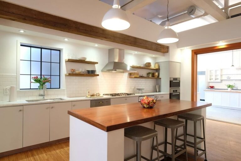 Corporate Event Space is an elegant 4,000 sq. ft. Daylight Studio with 14-foot ceilings, 16 east and south facing windows, and 2 working kitchens. The event space rental is perfect for film and photo shoots, corporate and culinary events, private parties marriages and more.