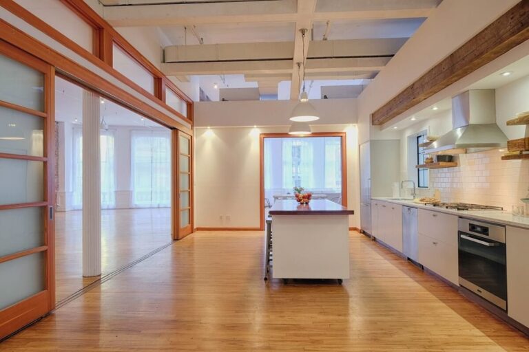 Corporate Event Space is an elegant 4,000 sq. ft. Daylight Studio with 14-foot ceilings, 16 east and south facing windows, and 2 working kitchens. The event space rental is perfect for film and photo shoots, corporate and culinary events, private parties marriages and more.