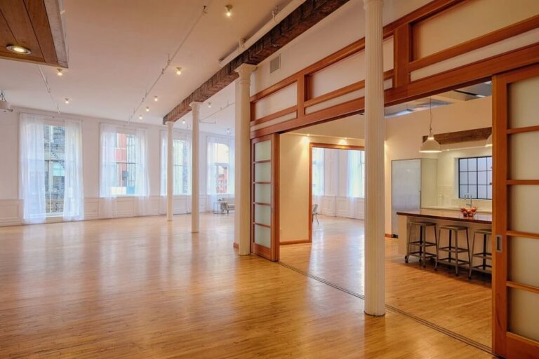 Corporate Event Space is an elegant 4,000 sq. ft. Daylight Studio with 14-foot ceilings, 16 east and south facing windows, and 2 working kitchens. The event space rental is perfect for film and photo shoots, corporate and culinary events, private parties marriages and more.
