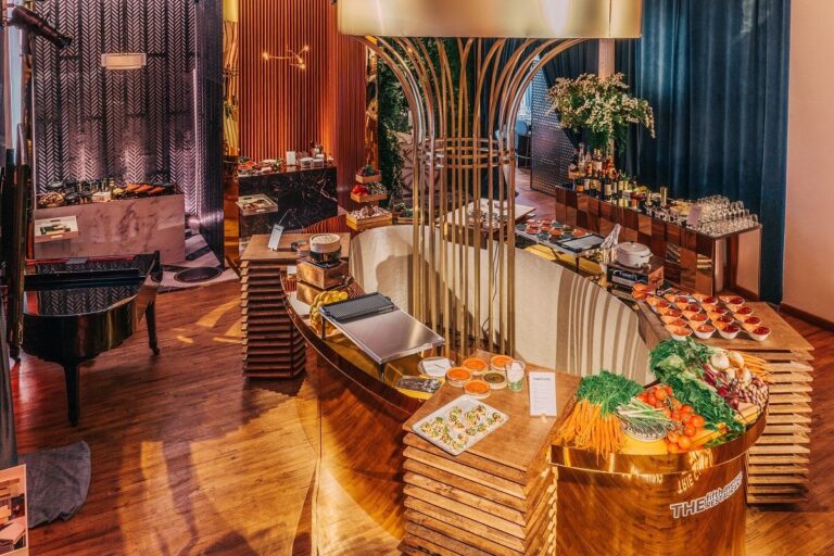 Corporate Event Space is an elegant 4,000 sq. ft. Daylight Studio with 14-foot ceilings, 16 east and south facing windows, and 2 working kitchens. The event space rental is perfect for film and photo shoots, corporate and culinary events, private parties marriages and more.