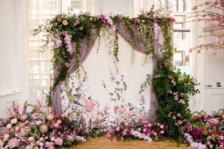 Corporate Event Space is an elegant 4,000 sq. ft. Daylight Studio with 14-foot ceilings, 16 east and south facing windows, and 2 working kitchens. The event space rental is perfect for film and photo shoots, corporate and culinary events, private parties marriages and more.