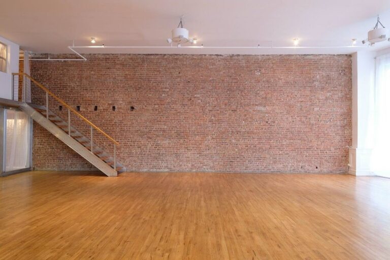 Corporate Event Space is an elegant 4,000 sq. ft. Daylight Studio with 14-foot ceilings, 16 east and south facing windows, and 2 working kitchens. The event space rental is perfect for film and photo shoots, corporate and culinary events, private parties marriages and more.