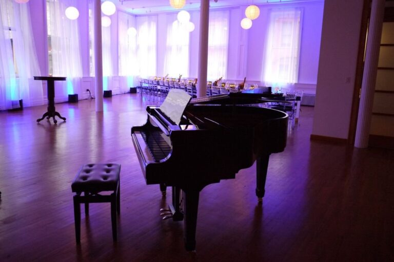 Corporate Event Space is an elegant 4,000 sq. ft. Daylight Studio with 14-foot ceilings, 16 east and south facing windows, and 2 working kitchens. The event space rental is perfect for film and photo shoots, corporate and culinary events, private parties marriages and more.