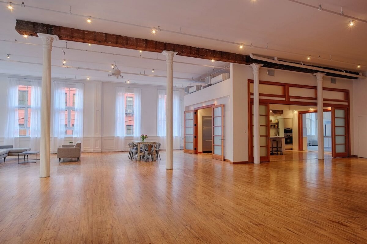 Corporate Event Space is an elegant 4,000 sq. ft. Daylight Studio with 14-foot ceilings, 16 east and south facing windows, and 2 working kitchens. The event space rental is perfect for film and photo shoots, corporate and culinary events, private parties marriages and more.