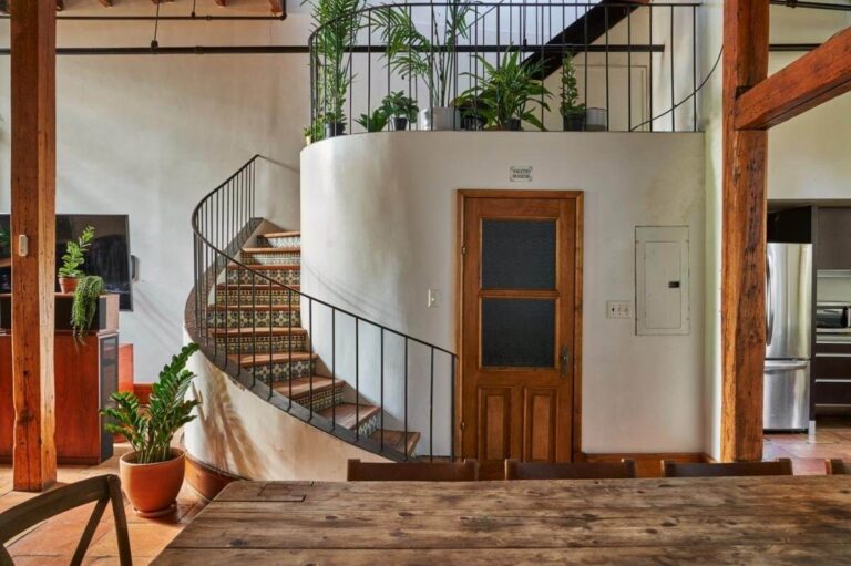 Mediterranean Townhouse with Rooftop