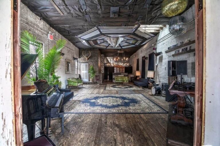 Vintage Loft with Roof Deck