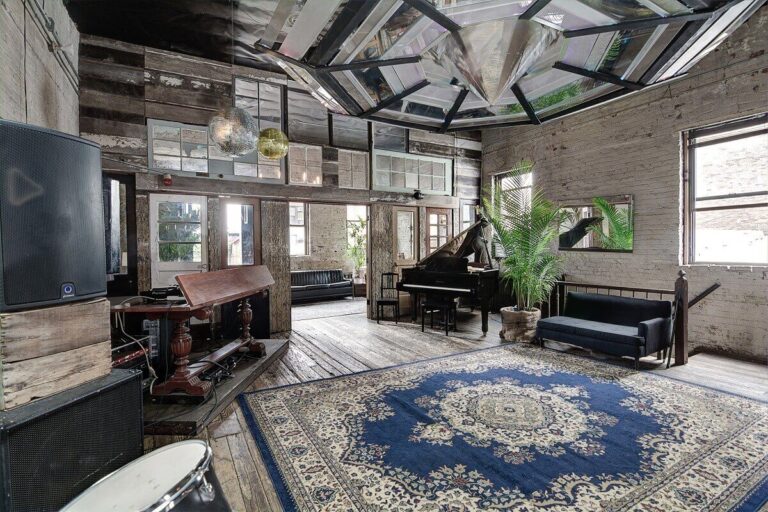 Vintage Loft with Roof Deck