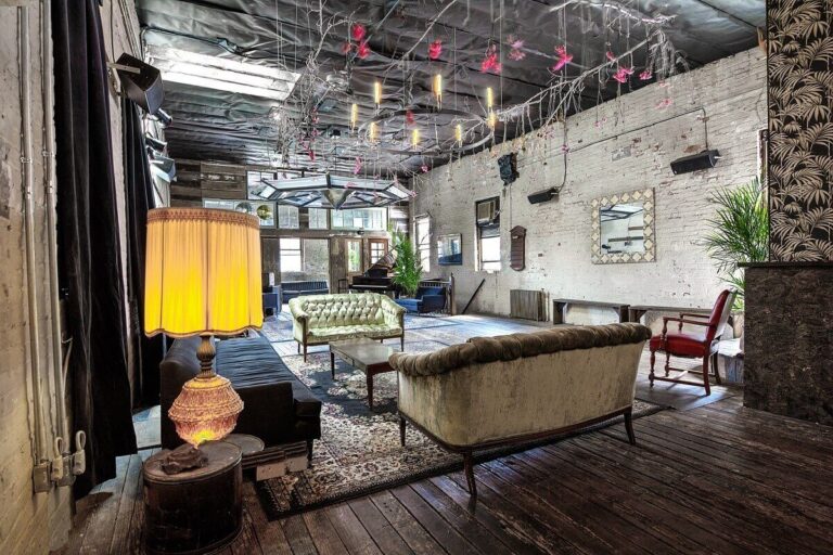 Vintage Loft with Roof Deck