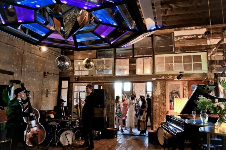 Vintage Loft with Roof Deck